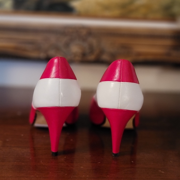 Adorable patent leather kitten heels - Picture 3 of 16